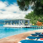 Club & Letoonia