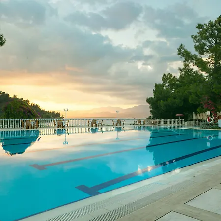 Club & Letoonia Semesteranläggning (resort)